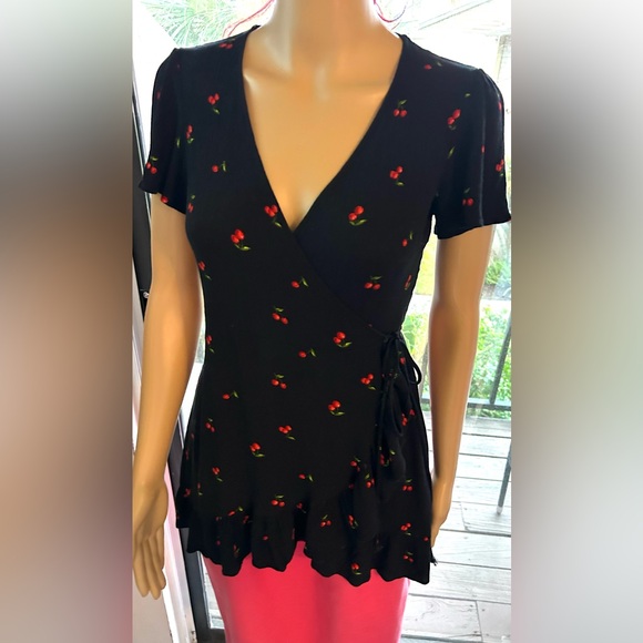 Solemio, Las Angeles. Black, wrap top with cherry print. Sz. S women’s - Picture 2 of 10